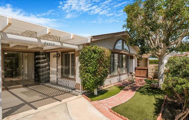 74577 Azurite Circle E, Palm Desert CA: https://media.crmls.org/mediaz/8c05ee3a-63f5-495d-a681-f3b6e2c0e8d9.jpg