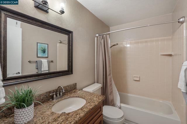 4672 N Larwin Ave, Concord CA: https://media.crmls.org/mediaz/8c05f75a-81da-40ca-80a1-4393c8aa1d90.jpg