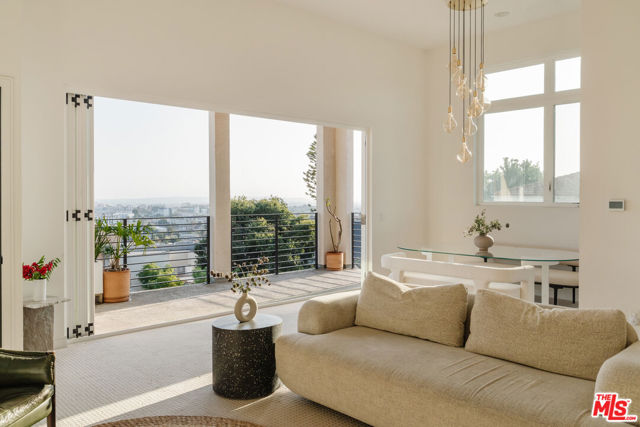 1124 W Panorama Way, Los Angeles CA: https://media.crmls.org/mediaz/8c0604b5-64fe-465c-966f-a98973106e6b.jpg