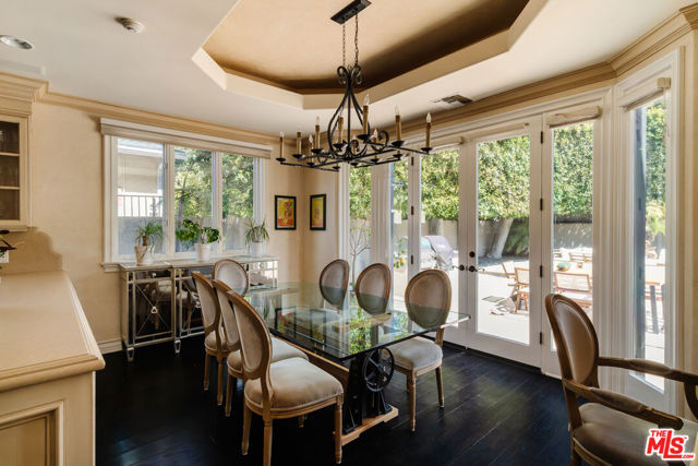 1202 San Vicente Boulevard, Santa Monica CA: https://media.crmls.org/mediaz/8c0618ad-004f-45c3-836a-2efd45cd79f5.jpg