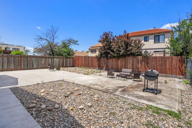 10191021 83rd Avenue, Oakland CA: https://media.crmls.org/mediaz/8c06698d-7006-45c9-b40e-041c105e5f08.jpg