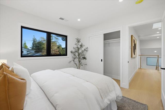 852 La Para Avenue, Palo Alto CA: https://media.crmls.org/mediaz/8c069eec-d5ce-4dad-899a-d55f82847bd3.jpg