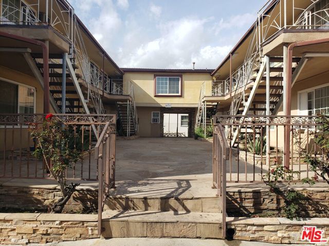 6649 Sepulveda Boulevard, Van Nuys CA: https://media.crmls.org/mediaz/8c06ab24-1b01-4d08-96a6-7879bf07ca37.jpg