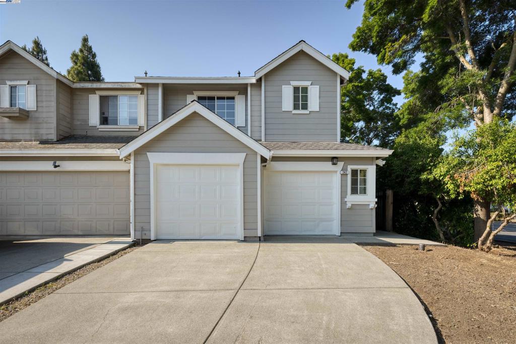 242 Redstone Cir