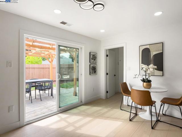 450 Lancaster Way, Redwood City CA: https://media.crmls.org/mediaz/8c080834-0b65-4dbd-b842-4e0bcd371e54.jpg