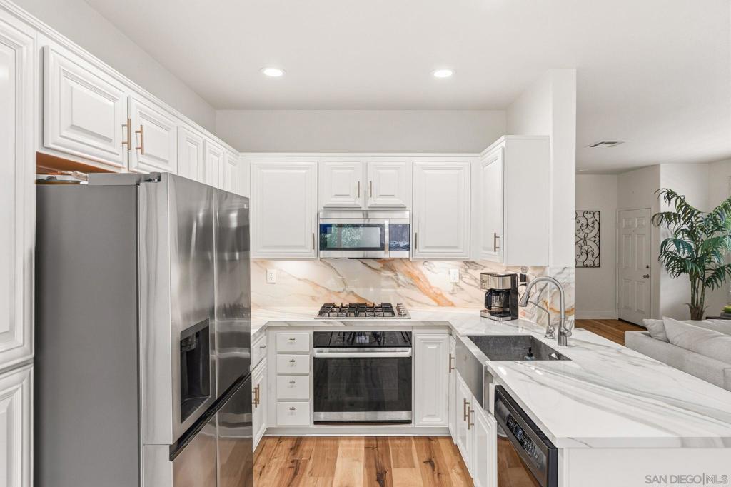 5572 Renaissance Ave. - photo 3