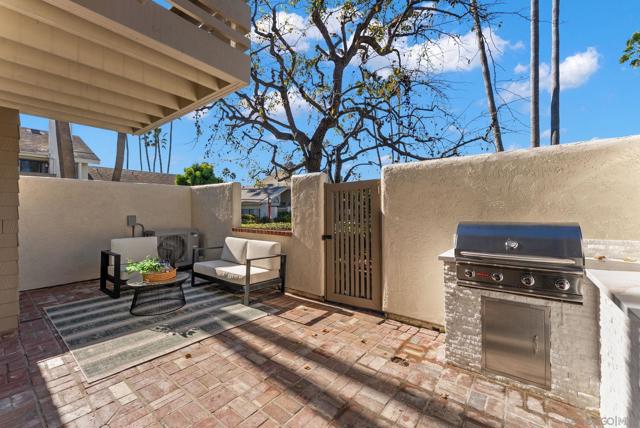 16048 Via Viajera, Rancho Santa Fe CA: https://media.crmls.org/mediaz/8c0879db-04a7-49a5-a7a0-f3cefc7254ab.jpg