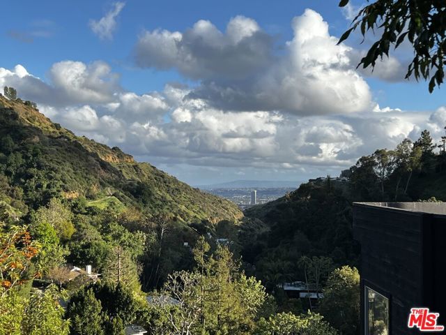 2506 Zorada Drive, Los Angeles CA: https://media.crmls.org/mediaz/8c088863-e8ca-488c-bed4-3a89a5c8ac31.jpg