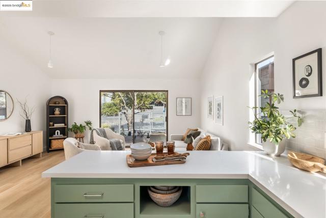 568 Vistamont Ave, Berkeley CA: https://media.crmls.org/mediaz/8c08e945-f042-4db9-be2f-ccc215d6f350.jpg