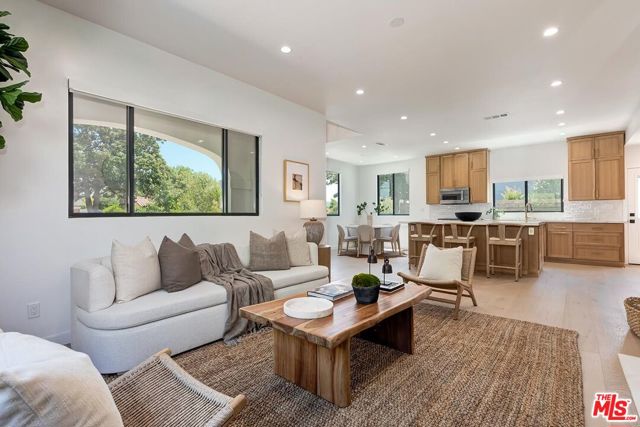 3364 Garden Avenue, Los Angeles CA: https://media.crmls.org/mediaz/8c08fc1b-a391-489d-b834-40dd96b59987.jpg