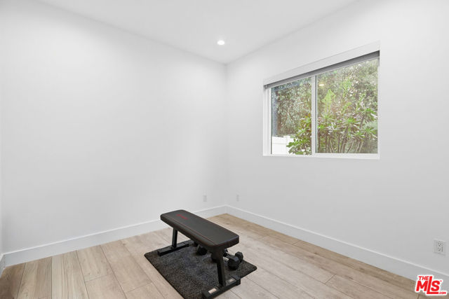 13822 Oxnard Street, Van Nuys CA: https://media.crmls.org/mediaz/8c094308-3090-4769-ae59-f017e0175f66.jpg