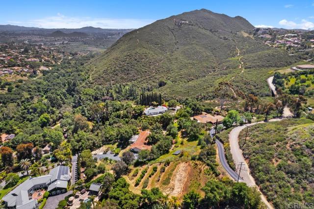 713 Quiet Hills Farm Road, Escondido CA: https://media.crmls.org/mediaz/8c09590e-891c-4490-b665-b2d89f6b0789.jpg