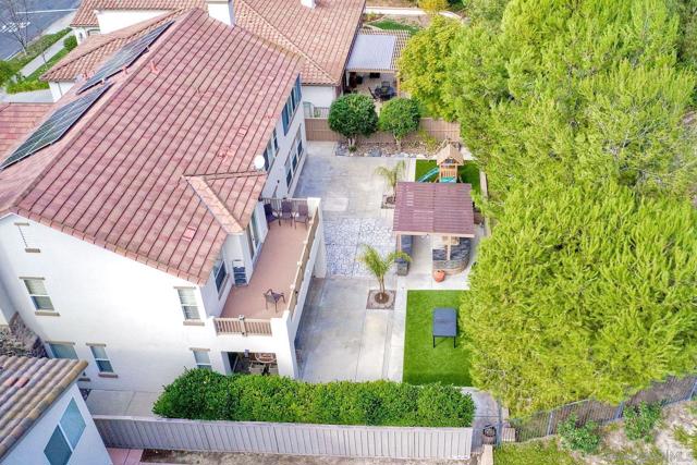 993 Hawthorne Creek Dr, Chula Vista CA: https://media.crmls.org/mediaz/8c09b3fb-e9b2-4026-b47c-31785d7f4c42.jpg