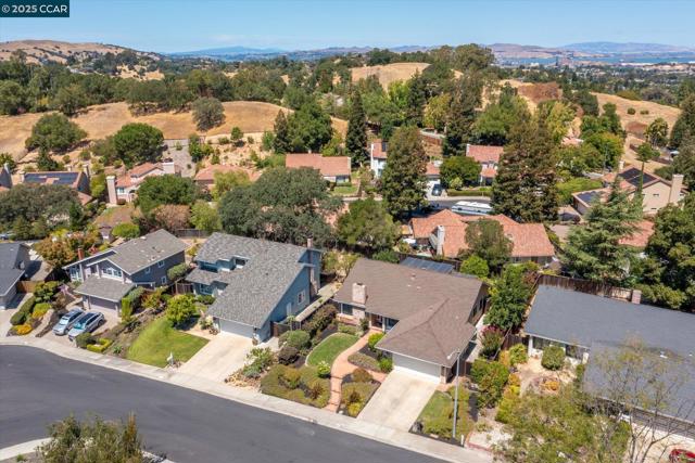 171 Mount Tam Ct, Martinez CA: https://media.crmls.org/mediaz/8c0a0e2e-b47d-44b5-8552-b5a587d7db71.jpg