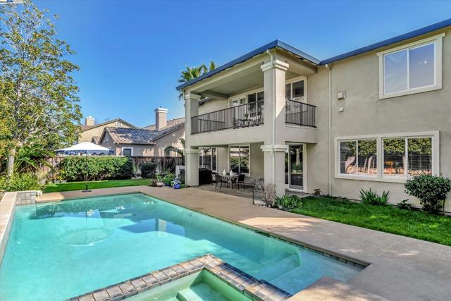1517 Rampart Way, Brentwood CA: https://media.crmls.org/mediaz/8c0a16da-955c-47f3-b726-6eb61efa091f.jpg