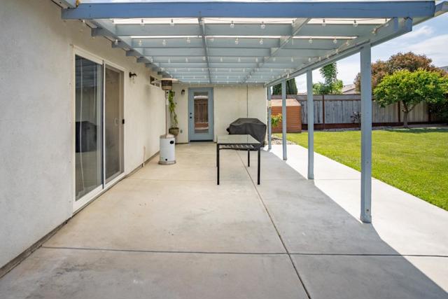 1221 Jacqueline Drive, Hollister CA: https://media.crmls.org/mediaz/8c0a6289-efbe-401b-a30a-6979aac17a62.jpg