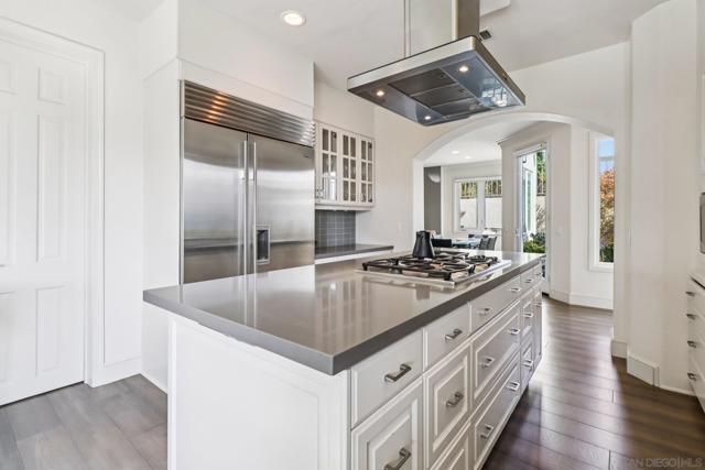 1295 W Redwood St, San Diego CA: https://media.crmls.org/mediaz/8c0a6c83-9854-4e55-8412-af1c61354b1e.jpg