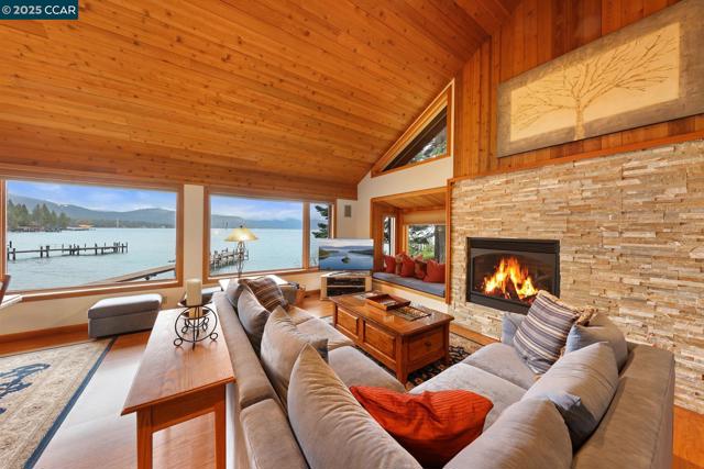 5768 N Lake Blvd, Carnelian Bay CA: https://media.crmls.org/mediaz/8c0a9d3d-0a10-4870-90f1-eac48f95e21e.jpg