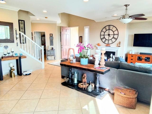 24350 Lorenzo Ln,  CA: https://media.crmls.org/mediaz/8c0abf7f-0f20-40df-8a71-189fb78e8fa4.jpg