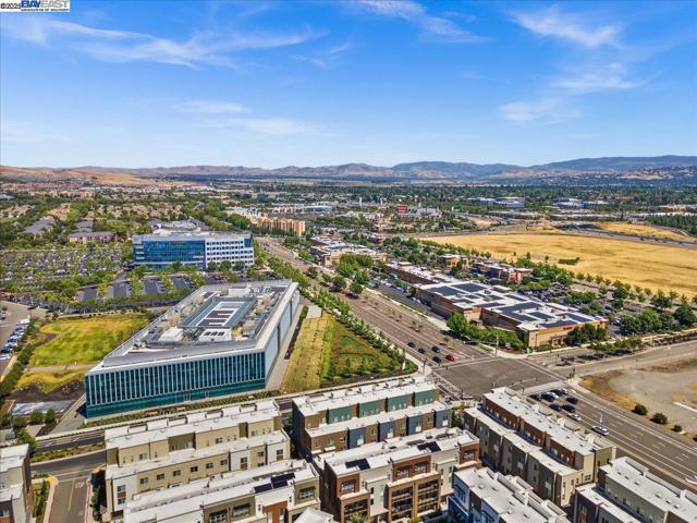 5483 Melissa Ln, Dublin CA: https://media.crmls.org/mediaz/8c0ada4b-15bc-42bd-834d-284893e8b643.jpg