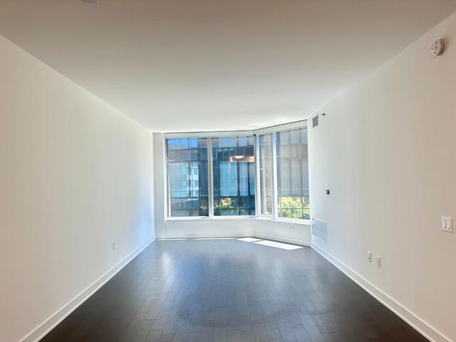 318 Main Street, San Francisco CA: https://media.crmls.org/mediaz/8c0bc2d5-37fe-4a0d-a8e0-9044ab9fc73e.jpg