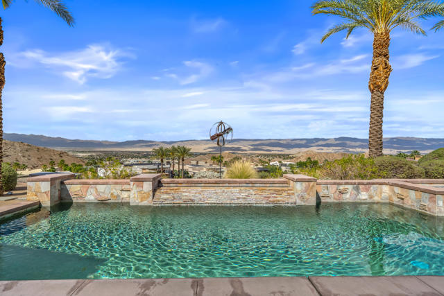 31 Hillcrest Drive, Rancho Mirage CA: https://media.crmls.org/mediaz/8c0c2073-ee3a-4aaf-84c2-7999d5760ae7.jpg