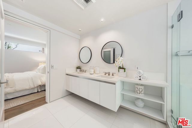 1012 2nd Street, Santa Monica CA: https://media.crmls.org/mediaz/8c0c6988-ffea-4ddb-9c1e-03e112d10021.jpg