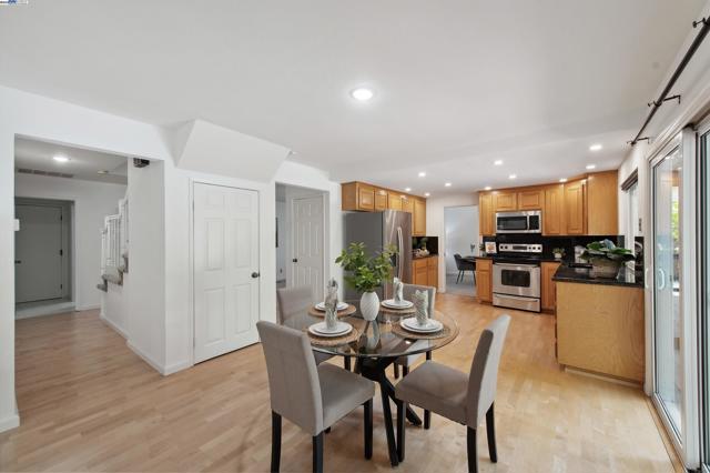 8658 Fenwick Way, Dublin CA: https://media.crmls.org/mediaz/8c0c8a52-f0a4-451f-92e4-2e87706f8883.jpg