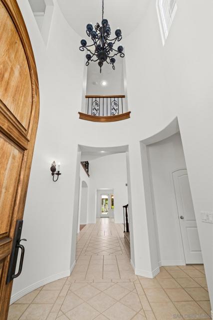 616 Marlin Ln, Carlsbad CA: https://media.crmls.org/mediaz/8c0c9a99-3fea-4ecb-8bc9-74de38f9e8ef.jpg