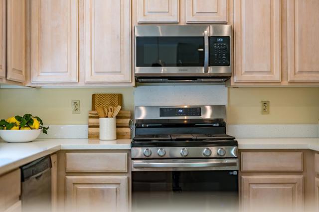 840 Seacliff Drive, Aptos CA: https://media.crmls.org/mediaz/8c0ca54b-f3df-46c9-9d8e-43cfb028cc72.jpg