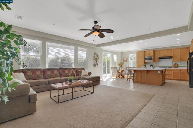 2121 Bluffs Dr, Livermore CA: https://media.crmls.org/mediaz/8c0e2f65-1295-407d-9a39-4eafcf0001b1.jpg
