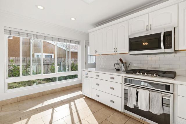 Detail Gallery Image 7 of 45 For 6849 Ballinger Ave, San Diego,  CA 92119 - 3 Beds | 2 Baths