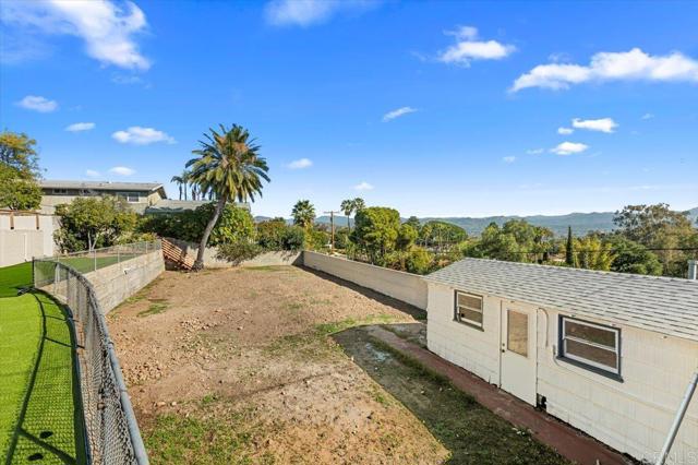 874 Hacienda Drive, El Cajon CA: https://media.crmls.org/mediaz/8c0f9f24-35b4-417f-8396-9f757e71f568.jpg