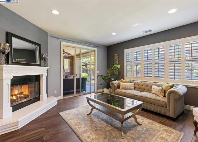7563 Balmoral Way, San Ramon CA: https://media.crmls.org/mediaz/8c0febe4-7d25-4bbf-9286-ee810c3adb22.jpg