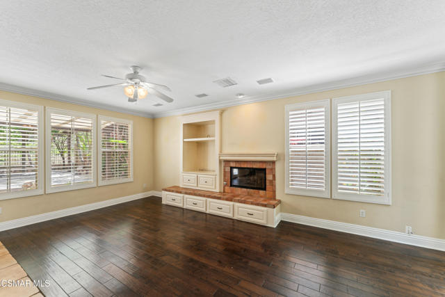 186 Parkside Drive, Simi Valley CA: https://media.crmls.org/mediaz/8c1017dc-234d-41f5-b4f6-75b24816c6c4.jpg