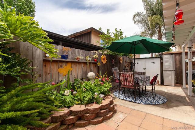 9952 N Magnolia Ave, Santee CA: https://media.crmls.org/mediaz/8c102cd0-3b6b-4b41-93c7-f6d8fa83f57c.jpg