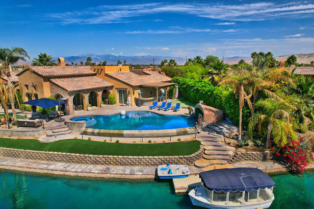 9 Via Santanella, Rancho Mirage CA: https://media.crmls.org/mediaz/8c107da6-2ddc-4690-80fe-e4bd11cffba1.jpg