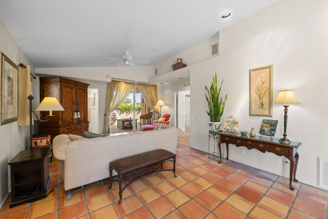 73438 Foxtail Lane, Palm Desert CA: https://media.crmls.org/mediaz/8c1096f8-a784-4029-8721-715526cc30fb.jpg