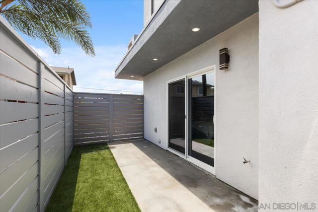 914 10th St, Imperial Beach CA: https://media.crmls.org/mediaz/8c11fa67-7e23-4bc5-8b66-22a5e702ab58.jpg