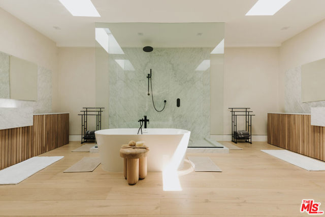 260 S Canyon View Drive, Los Angeles CA: https://media.crmls.org/mediaz/8c11ff10-b51c-49e4-b447-02ea9d5d4dc9.jpg