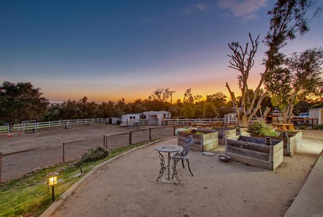 Detail Gallery Image 39 of 54 For 2092 Tudor Ln, Fallbrook,  CA 92028 - 4 Beds | 3/1 Baths