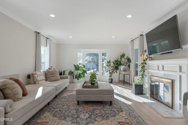 Detail Gallery Image 8 of 42 For 5200 Dahlia Dr, Los Angeles,  CA 90041 - 3 Beds | 3 Baths