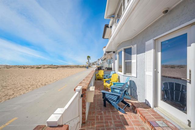 206 E E Oceanfront, Newport Beach CA: https://media.crmls.org/mediaz/8c128e9e-9236-4f0c-afc7-ce7f2ddf7f9a.jpg