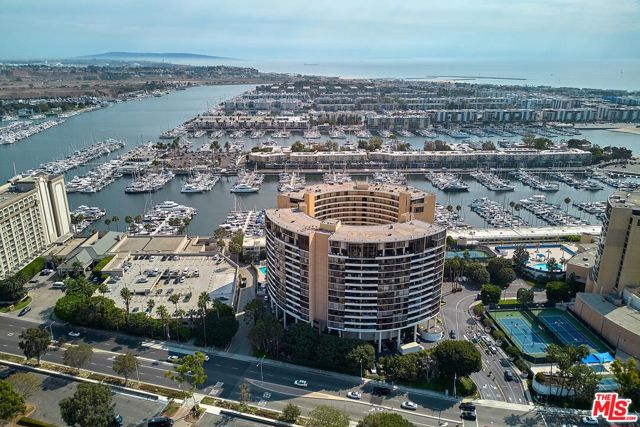 4337 Marina City Drive, Marina del Rey CA: https://media.crmls.org/mediaz/8c1294df-4812-4281-a74d-04833c600fbb.jpg