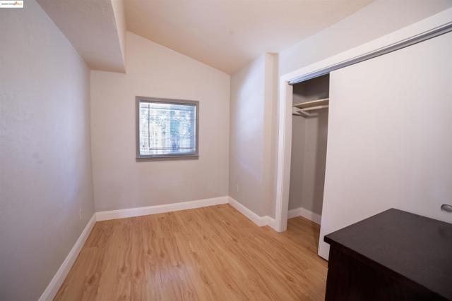 3517 Allendale Ave, Oakland CA: https://media.crmls.org/mediaz/8c12ae45-ab40-4195-83ff-94079c973f06.jpg