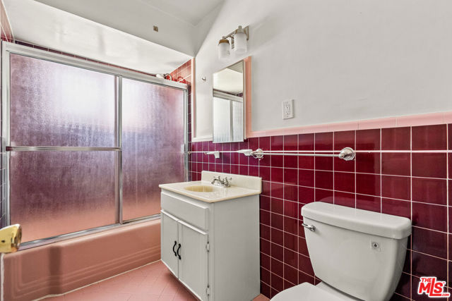 272 S Doheny Drive, Beverly Hills CA: https://media.crmls.org/mediaz/8c132166-0c95-4e85-b58f-816c822775af.jpg