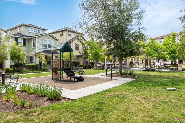 109 Avellino Way, Mountain View CA: https://media.crmls.org/mediaz/8c133fe3-40c3-4d74-9289-371919bc8006.jpg