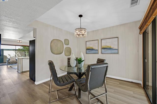 1014 Ironwood Rd, Alameda CA: https://media.crmls.org/mediaz/8c140554-f93e-4abc-8bb4-4a5e51ff1a18.jpg