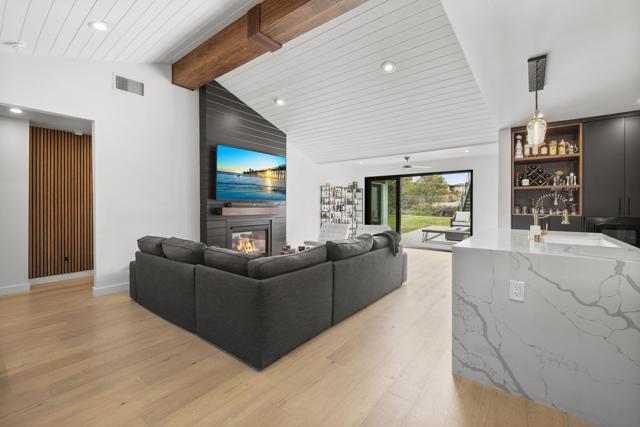 2146 Foster St, Oceanside CA: https://media.crmls.org/mediaz/8c140cb8-431d-4742-8a37-d9acaca8d65d.jpg