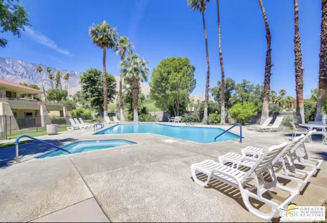 751 N Los Felices Circle, Palm Springs CA: https://media.crmls.org/mediaz/8c144f3b-524d-4936-869d-01a5ba998835.jpg
